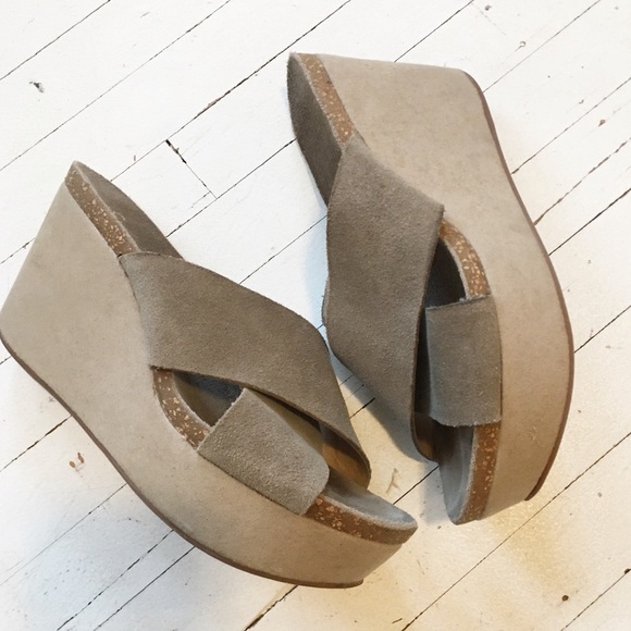 SPLENDID suede neutral platform slides. - Picture 3 of 7